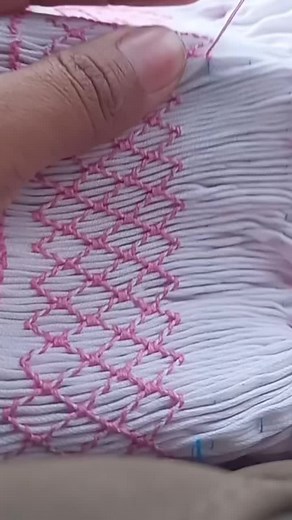 #handmade #smocking #embroidery #princess #smockingtop #vesidobebe #handsmocked #modabebe