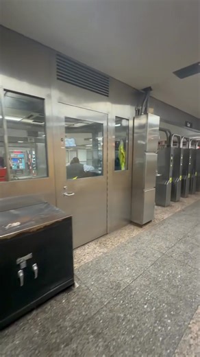 🧑‍🎄 Ho Ho Ho!🧑‍🎄 The Allstate CTA Holiday Train is here... and everybody wants to get in! Kasia and Patrycja are in full festive mode! Riding alongside Santa and the elves, with holiday music playing on the CTA Holiday Red Line — it’s no wonder this is one of Chicago’s most beloved traditions. 🎄 And getting to Lincoln Park ZooLights — or any other Chicago holiday attractions - couldn’t be any easier! Make your Christmas even brighter — ride the Allstate CTA Holiday Train and Bus. Easy, stre