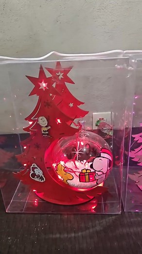 🎄✨ Arbolitos navideños con causa ✨🎄 ¡Están hermosos, tiernos y listos para iluminar tu Navidad! Tenemos arbolitos de Hello Kitty y de Snoopy, hechos con mucho amor y detallitos kawaii que brillan precioso con su luz 🩷🎀🐶🎁 Son ideales para tu cuarto, tu escritorio o para regalar esta Navidad… y lo mejor: cada arbolito ayuda a los lomitos y michis del Santuario 🐾💛 ✨ Modelos disponibles: • Arbolito Hello Kitty 🌸🎀 • Arbolito Snoopy 🎁🐶 📲 WhatsApp: 246 135 3783 💳 BBVA – 4152 3143 1068 310
