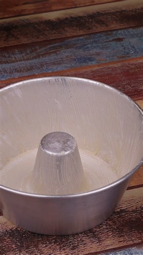 5.7K views · 16 reactions | Gâteau Maison Simple – Le Plus Facile à Préparer et Il Devient Moelleux. | Recettes et Délices | Facebook