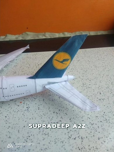 Lufthansa Airbus A380-800 papercraft (scissors and planes)