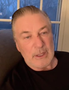Alec Baldwin Hopes That 2022 Will 'Short-Circuit A Lot Of The Negative' In His Life Following Deadly Shooting of Halyna Hutchins On Rust Set - Daily Soap Dish