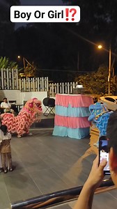昨天参加了一场 别开生面的生日趴 Gender Reveal 🎉 以往见过的揭晓方式，不是戳气球🎈就是切蛋糕🍰， 但这次真的让我大开眼界—— 🤩舞狮揭晓宝宝性别🦁✨ 鼓声阵阵，舞狮热闹登场，把气氛推到最高潮～ 当粉红小舞狮活力蹦出来的那一刻，全场瞬间沸腾， 可爱又创意满满，真的太惊喜啦♥️ 🎂 Happy Birthday Little Prince Kayden boy 🎉 Congratulations @Dennis Cheong 周瑜 Khoo Huey Teah Ivy #生日快乐 #生日趴地 #genderreveal #舞狮 #惊喜时刻 #别开生面 #lifestyle #happymoments | Sharon Khoo