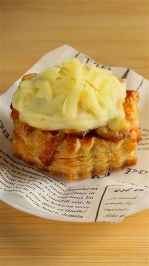 Easy Appetizer - Cheesy Chicken & Mushrooms Puff Pastry Shells