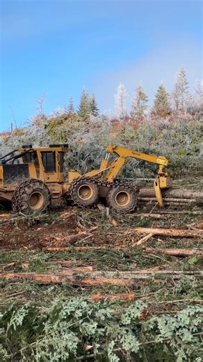 #TigercatTuesday - When you’re working in the rugged terrain of the Pacific Northwest, you need forestry equipment that won’t quit. The Tigercat Industries 625H Skidder is built for steep slopes, delivering powerful and precise control in challenging conditions. Its high-performance drive system and operator-focused cab provide stability, visibility, and comfort on demanding jobs. With a durable, service-friendly design, the 625H can reduce downtime and keep your operation productive. Footage by