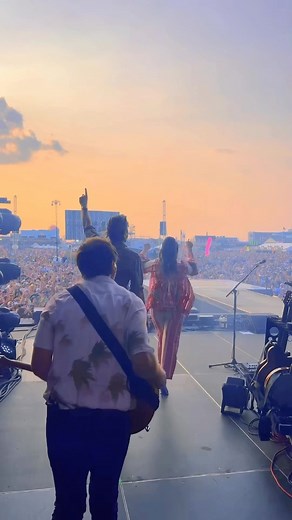 36K views · 973 reactions | Beach singalongs are some of the best singalongs ️ | Lady A | Facebook