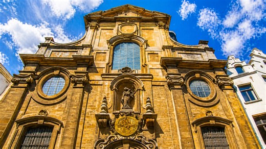 What is it like to walk through historic Brussels?