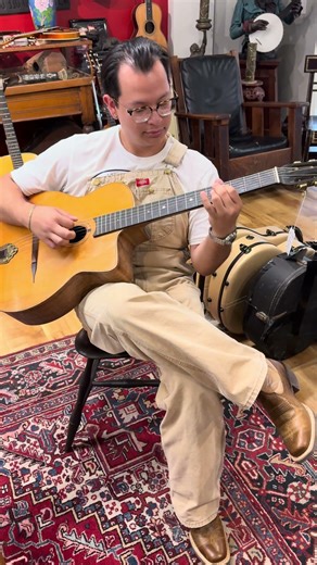 Playing on a real Selmer Maccaferri guitar from 1950 #selmer #gypsyjazz #gypsyjazzguitar #guitar