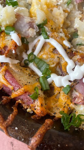 These Cheesy Smashed Potatoes are incredibly delicious! Here’s the recipe: -Boil Red Skin Potatoes until they are soft enough to smash. -Throw them in the cold skillet and smash each one with a fork. -Top them with chunks of Salted Butter, cover them with a layer of shredded Colby Jack Cheese, and then season with Potato Slayer by @fireandsmokesociety -Place your skillet in the oven or smoker at 450 degrees until the Cheese is melted and the potatoes look to be your desired texture (about 15-20 