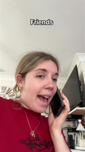 Friendship Moments: Best Friends vs Friends Comparison