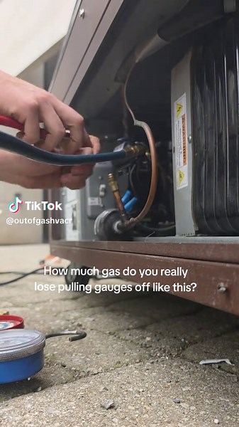 A lot of people like low loss fittings but I personally dont. So how much gas do you really think you lose without them?🤷‍♂️ #hvac #hvacr #hvactechnician #hvaclife #hvactips