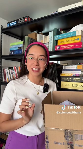 Unboxing del libro Cosmos de Carl Sagan