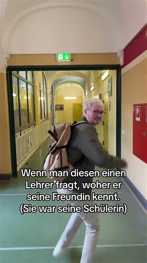 Da würde ich auch schnell rennen und nie wieder eine Schule betreten #lehrer #shorts #herrschmelzer