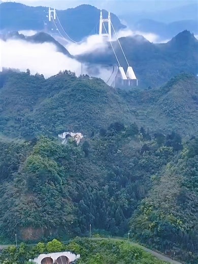 Blocked by mountains, break through. Halted by rivers, bridge over.In central China’s Hunan, the Aizhai Bridge — 1,176m span, 355m high, holding four world records — has cracked open a sealed mountain region and delivered real change to the people.
