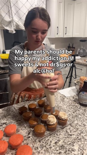 🧁 If you’re gonna have a vice, it should be Sweets 🧁 #homebaker #cake #cakedecorating #cakedecoratingideas #buttercream #howtocakeit #bake #fyp #reels #reelsofinstagram #smallbusiness#homebakery #bakersofinstagram #bakersofinsta #bakerybusiness #bakingbusiness #addicted #addictedtosweets | Cakes by Payton