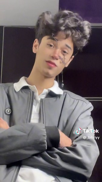 Stylish Gray Jacket Outfit Inspiration