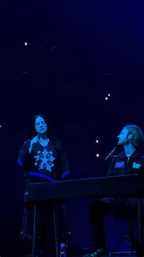 Billie Eilish Argentina | BEAO on Instagram: "Billie Eilish y Finneas presentando “idontwannabeyouanymore” en el último concierto del “Hit Me Hard And Soft: The Tour” en San Francisco, California. 📸: dimitrasdiary_ en TikTok. [@billieeilish | #billieeilish | @finneas | #finneas]"