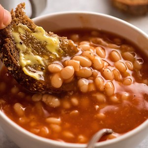 Wondering what to make for breakfast tomorrow (or brunch... or dinner...) you'll love these homemade BAKED BEANS. Bread for dunking is NOT optional! https://www.recipetineats.com/homemade-baked-beans-recipe-heinz/ | RecipeTin