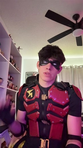 I’d said Robin is THE sidekick superhero so he can make this statement #fyp #dccosplay #robincosplay