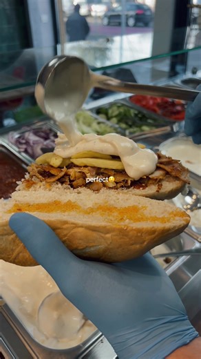 La DELI•CIOS nu promitem minuni. Promitem doar: ✅ mâncare bună, ✅ porții corecte, ✅ livrare rapidă, ✅ și gust care revine în fiecare zi. 📲 Intră pe www.delicios.ro sau sună la 0738 822 570 și hai să-ți facem pauza de prânz mai simplă. #deliciosromania #mancare #mancarebucuresti #giurgiu #mihailesti #restaurantbucuresti #cateringbucuresti