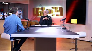 30K views · 1.6K reactions | Massacre de manifestants au Tchad: Ce journaliste démontre clairement l'implication et la complicité d'Émmanuel Macron dans la tuerie de masse de ce 20 octobre. | Jotna Media | Facebook