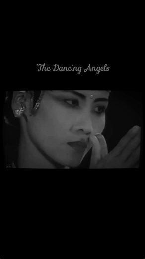 The Beauty Of Bedhaya Dance (Yogyakarta Style)... Bedhaya is a typical dance from Islamic mataram palace in Java, Bedhaya has many types, Bedhaya dance styles Divided into 4 styles, namely the Surakarta palace style, the Yogyakarta palace style, the Pakualaman palace style and the Mangkunegaran palace style. The characteristic of Surakarta bedhaya is soft and flowing,Yogyakarta style is a combination of soft and Stiff/Strong,Mangkunegaran style is a blend of Surakarta and Yogyakarta styles Meanw