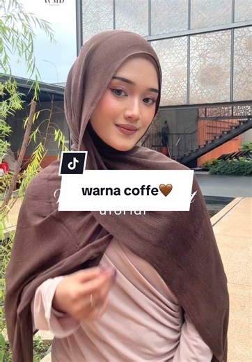 Pashmina Viscose Highlight dengan bahan viscose nya yang mudah di atur dengan texture nya hang elegant!✨ #pashminaviscose #viscosehighlight #viscose #tutorialhijab #belilokal