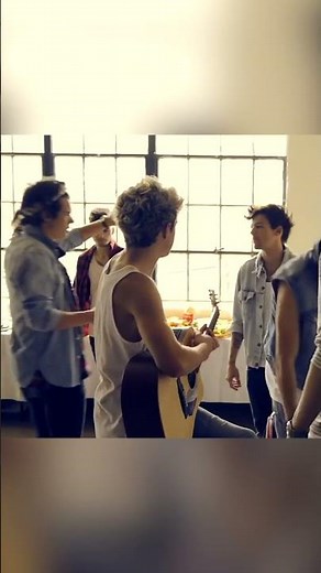 One Direction: H bringin L his glasses 🥺​ Subscribe for daily 1D videos! #onedirection #1dshorts