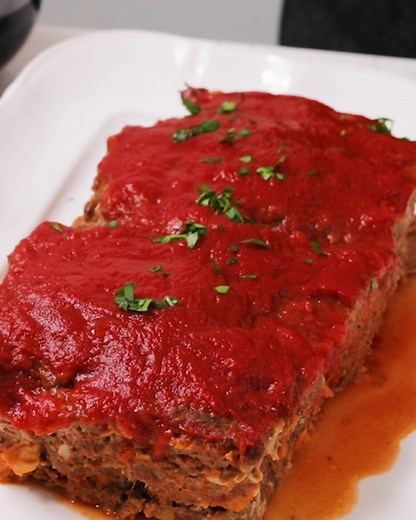 27K views · 200 reactions | For a comfort food that will satisfy the whole family, check out this meatloaf recipe. GET THE RECIPE: https://armagazine.com/3t7rmJ7 | Allrecipes | Facebook