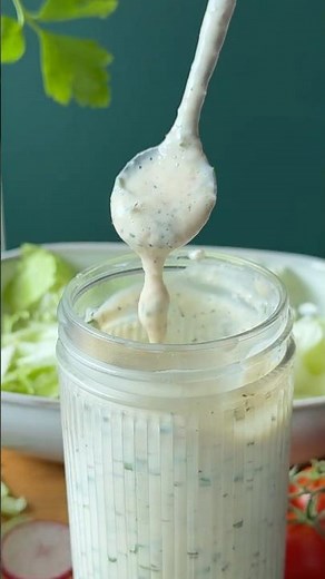 Silken tofu instead of cream? 🤔 The better vegan ranch dressing!
