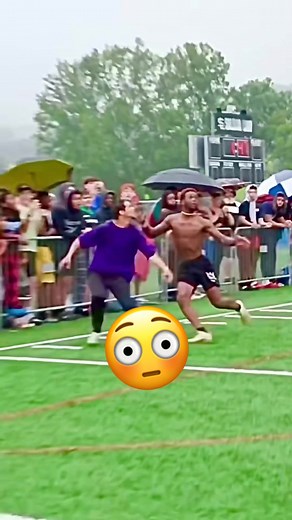 Best receiver on the deestroying tour!! 🔥 #football #footballtok #footballedits #footballvideos #nfl #widereceivers #onehandcatch #footballcatches #footballgloves #mossed