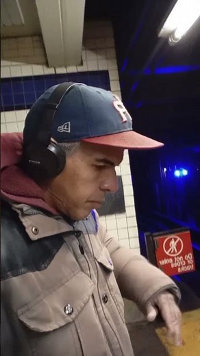 Me Doing DJ Premier Scratches To Gang Starr's Classic "Beyond Comprehension" Produced by DJ Premier.