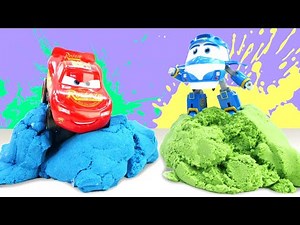 Vidéo en français pour enfants. McQueen gagne la compétition. Histoire de voitures de course