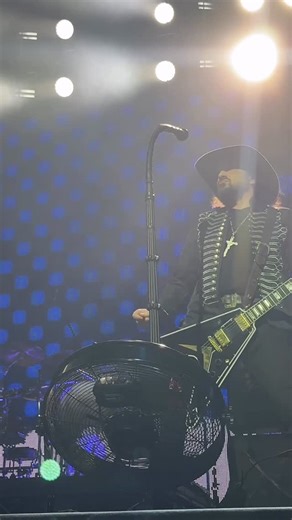 O2 arena Praha on Instagram: "9. & 10. 12. @o2arenapraha LUCIE – 40 LET @skupina_lucie Vstupenky na O2arena.cz ✨🪽"