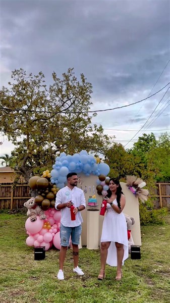 Fire extinguisher gender reveal.🧯💕✨ #genderreveal #genderrevealparty #revelaciondegenero #genderrevealideas #genderrevealworld #genderrevealmiami