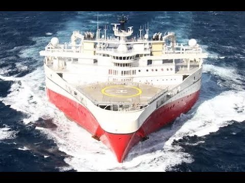 Ships In Rogue Storm! Biggest Waves In Ocean