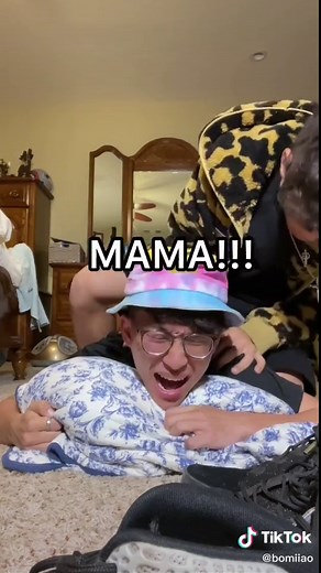 Reply to @thebroyolo11 broken back prank on twin brother 😭 had to snitch on him rq @vohr #foryoupage #fyp #4u #featureme