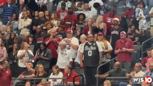 Our own Judi Gatson got a glimpse of star guard Te-Hina Paopao's family enjoying themselves during a break in Friday's game! She spoke with Paopao about the importance of her family taking the long trips to support her. 💖 | WIS TV