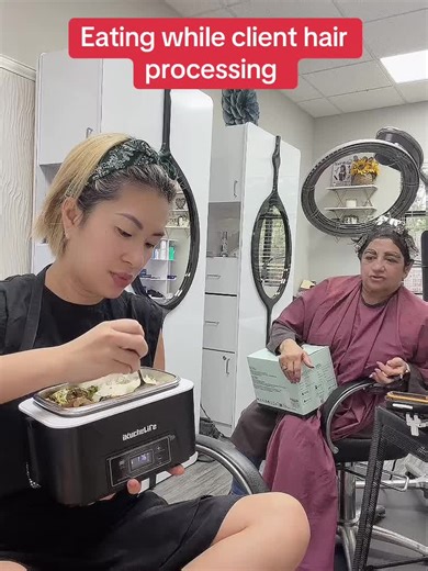Eating while my client hair color process with this Cordless Electric Lunch Box#electriclunchbox #lunchbox #foryoupagе #tiktokshopdeals #tiktokshop