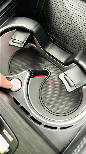 GLE 450 2025 hot and cold cup holders feature Mercedes Benz