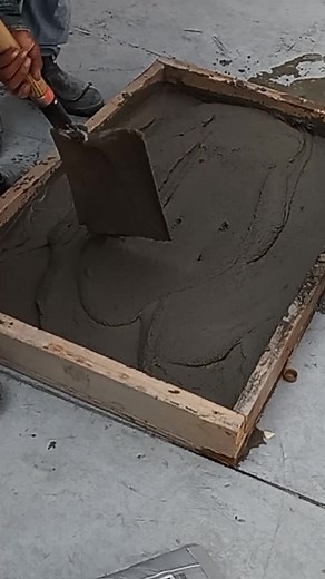 El Mortero Seco está compuesto por cal, arena, cemento y agua, y se utiliza para trabajos de construcción aplanar muros, hacer diferentes empastes con firmeza y para pegar block de concreto y barro. #Cemix #MorteroSeco #adhesivos #estucos #arquitecto #albañil | Saint-Gobain Cemix