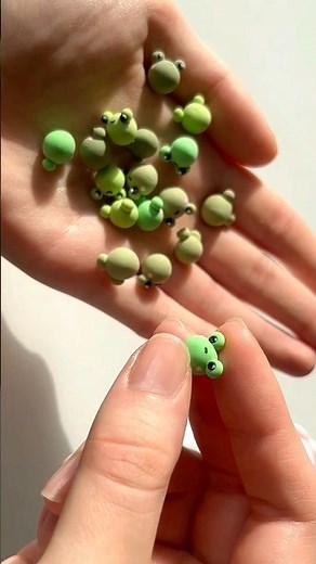 Tiny clay frogs 🐸✨🍄 #aestheticcrafts #diy #relaxingart #foamclay #airdryclay