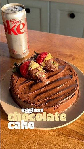 If you love Diet Coke, you have to try my ultra moist Diet Coke chocolate cake (eggless)😍 #shorts
