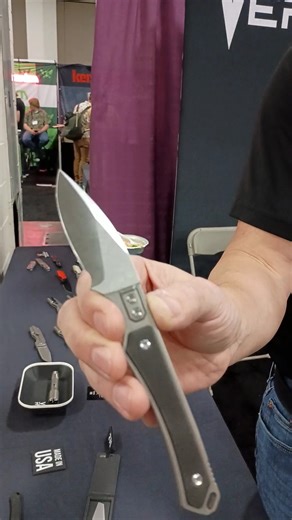 A modular fixed blade? Leave it to Vero Engineering to cook up this cutting-edge concept. But the Phase is more than a new twist to the age-old tool. Collaborating with some of the biggest names in custom knife making, it’s potentially a way to collect the legends’ blades in one knife system. Pretty cool! #knives #fixedbladeknives #bladeshowwest2025 #engineering @veroengineering @joseph.p.vero | Blade Magazine