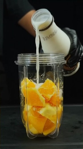 easy 9 secend Orange Smoothie #orangesmoothie #orangejuic #orangepeeling #shorts