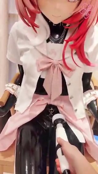 被乳胶衣包裹着~ 就算里面湿透了也看不出来喔❤️latex:@ManiaJuns