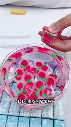 Silgiyle meyve salatası yapan tek anne!🍎