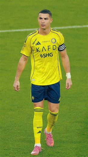 elara on Instagram: "ご存知ですか？日本では今、「歩く足跡」から発電しています！⚡ 日本では現在、一歩ごとに発生するエネルギーを電気に変換する圧電タイルが設置されています！🔋 人がこれらのタイルの上を歩くと、体重と動きによってタイルに圧力がかかり、タイルがわずかに曲がり、機械的な応力が生じます。タイル内の特殊な素材がこの圧力を電荷に変換します。⚙️ 一歩ごとに少量の電気が生成されますが、何百万人もの人が毎日歩く場合（東京の渋谷駅では1日240万歩以上！）、LEDライト、ディスプレイ、さらにはセンサーに電力を供給するのに十分なエネルギーが生成されます！💡🌱 この技術は、未来の都市が一歩ごとに「充電」されることを示しています。想像してみてください。もし私たちの都市がこのようなタイルで覆われていたら、私たちの動きだけで発電できるのでしょうか？ ⚡ 日本は圧力電気磁器を使用して電気エネルギーを歩行に変換します。これらの磁器レンガは、歩行のエネルギーを捉えます。歩くと、体重と動きによって磁器に圧力がかかります。磁器はわずかに曲がり、これにより機械的応力が生じます。セラミ