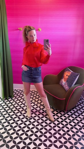 Let’s talk tops!! Big bows and bright colors, the perfect top for your valentine’s day plans!❤️🎀💝🎁