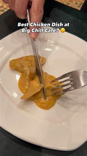 Grilled chicken in white wine sauce with whole garlic chunks? The winter perfect chicken main course at the Big Chill Café! 🤩 Which is your favorite chicken dish here? Do let me know in the comments below! ⬇️ #Foodelhi #BigChillCafe #GrilledChicken [Delhi food blogger, Food content, Delhi foodie, Delhi cafes, Italian cuisine, Italian food, Delhi restaurants] | Foodelhi